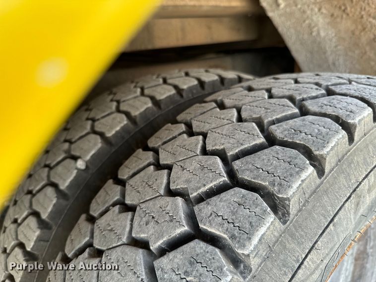 image for item OJ9660 2009 Sterling 5500 bucket truck