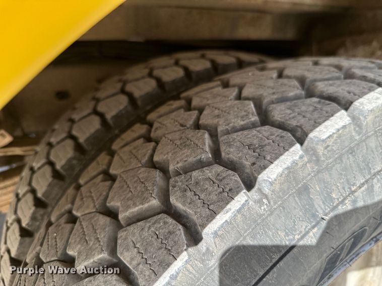 image for item OJ9660 2009 Sterling 5500 bucket truck