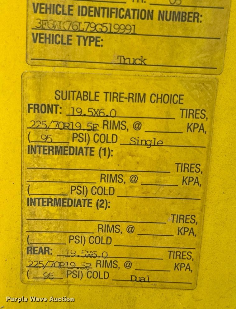 image for item OJ9660 2009 Sterling 5500 bucket truck