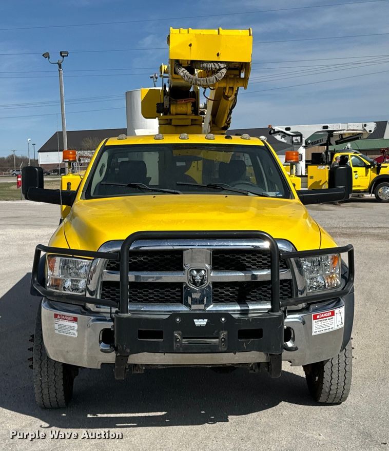 image for item OJ9661 2014 Dodge Ram 5500 bucket truck