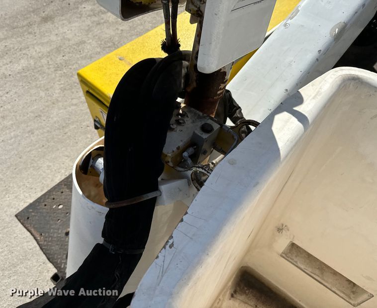 image for item OJ9661 2014 Dodge Ram 5500 bucket truck