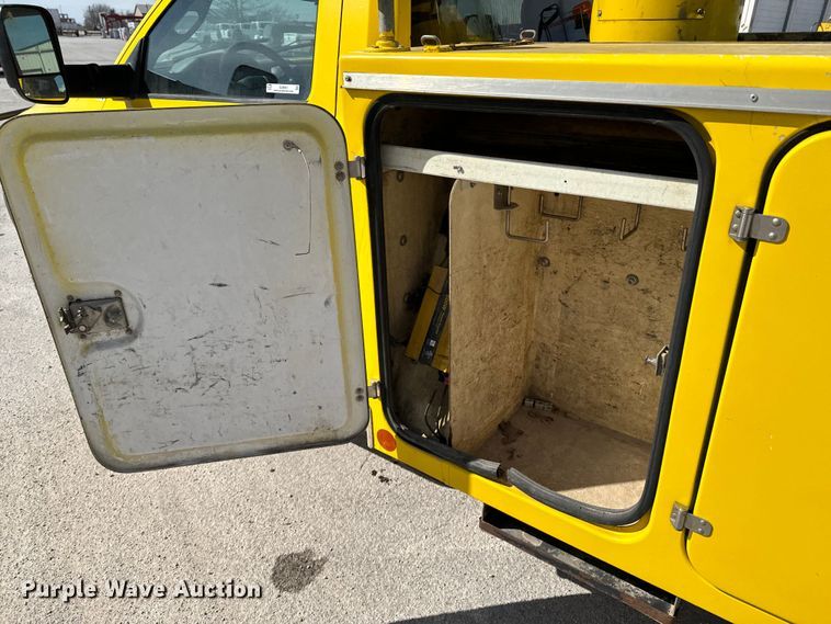 image for item OJ9661 2014 Dodge Ram 5500 bucket truck