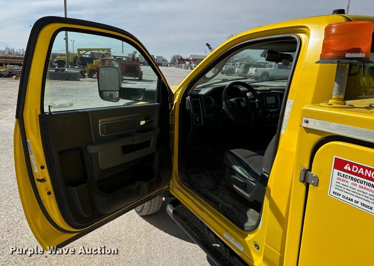 image for item OJ9661 2014 Dodge Ram 5500 bucket truck