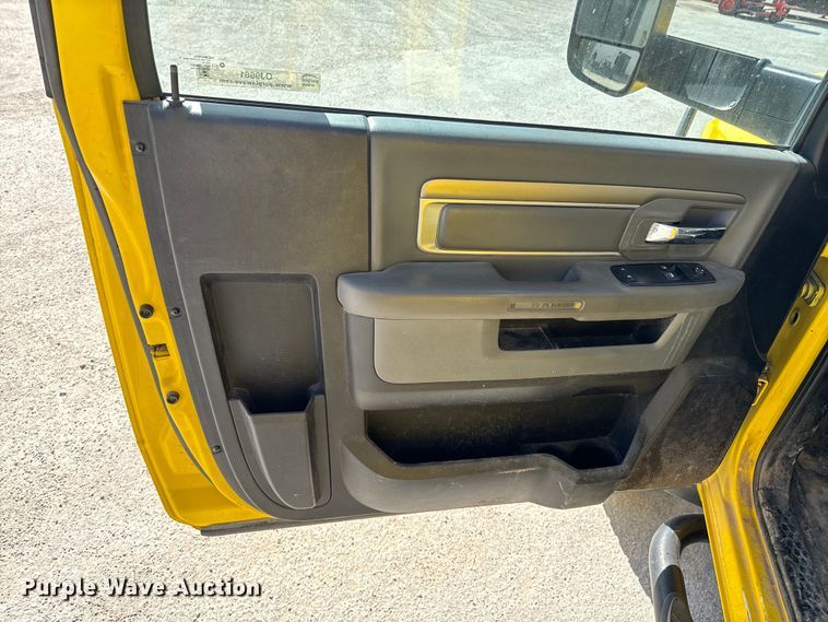 image for item OJ9661 2014 Dodge Ram 5500 bucket truck