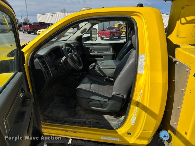 image for item OJ9661 2014 Dodge Ram 5500 bucket truck