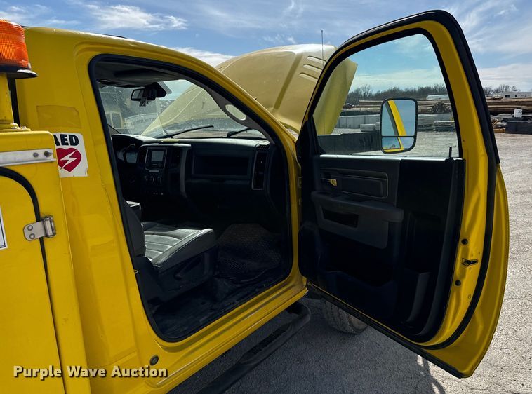 image for item OJ9661 2014 Dodge Ram 5500 bucket truck