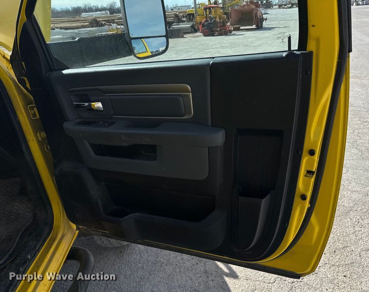 image for item OJ9661 2014 Dodge Ram 5500 bucket truck