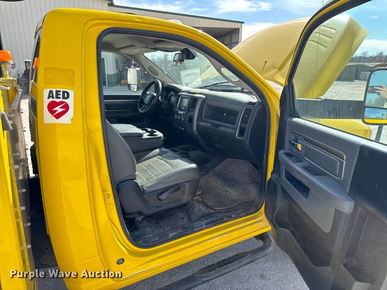 image for item OJ9661 2014 Dodge Ram 5500 bucket truck