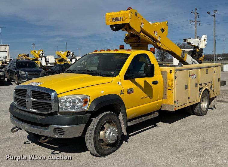 image for item OJ9662 2008 Dodge Ram 5500HD bucket truck