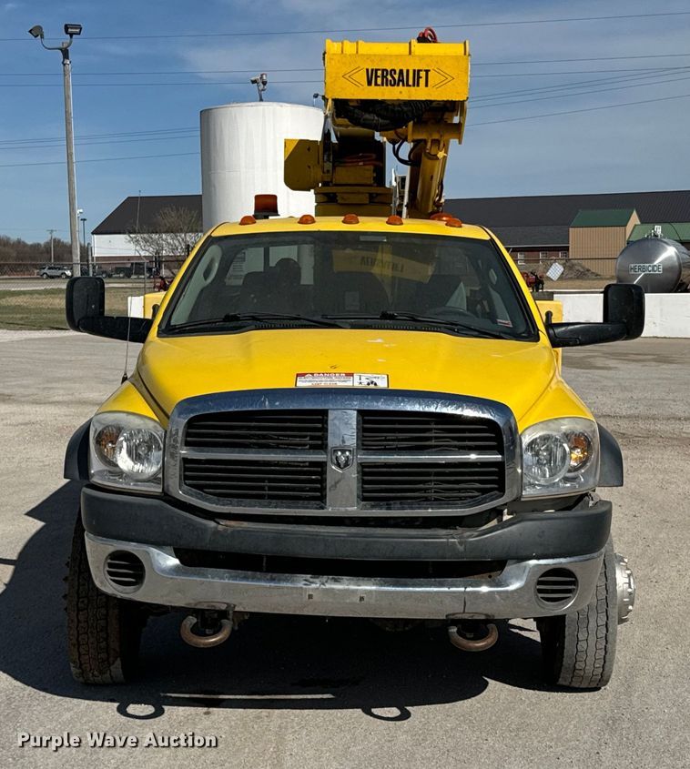 image for item OJ9662 2008 Dodge Ram 5500HD bucket truck