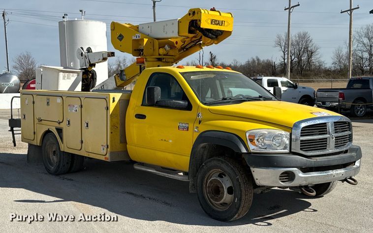image for item OJ9662 2008 Dodge Ram 5500HD bucket truck