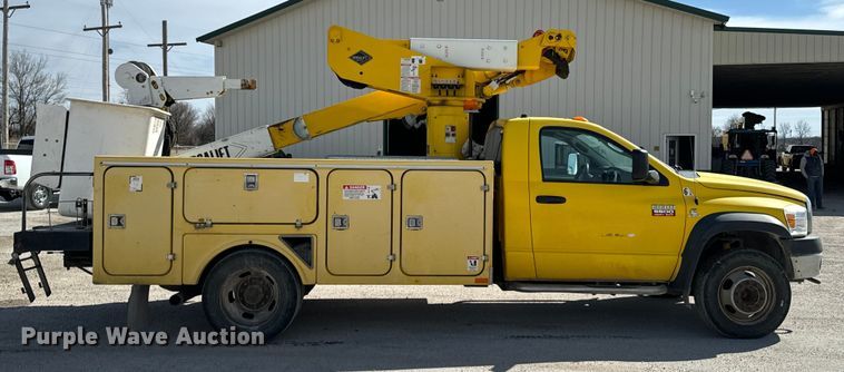 image for item OJ9662 2008 Dodge Ram 5500HD bucket truck
