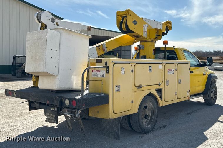 image for item OJ9662 2008 Dodge Ram 5500HD bucket truck