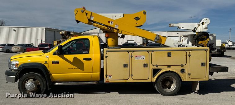 image for item OJ9662 2008 Dodge Ram 5500HD bucket truck