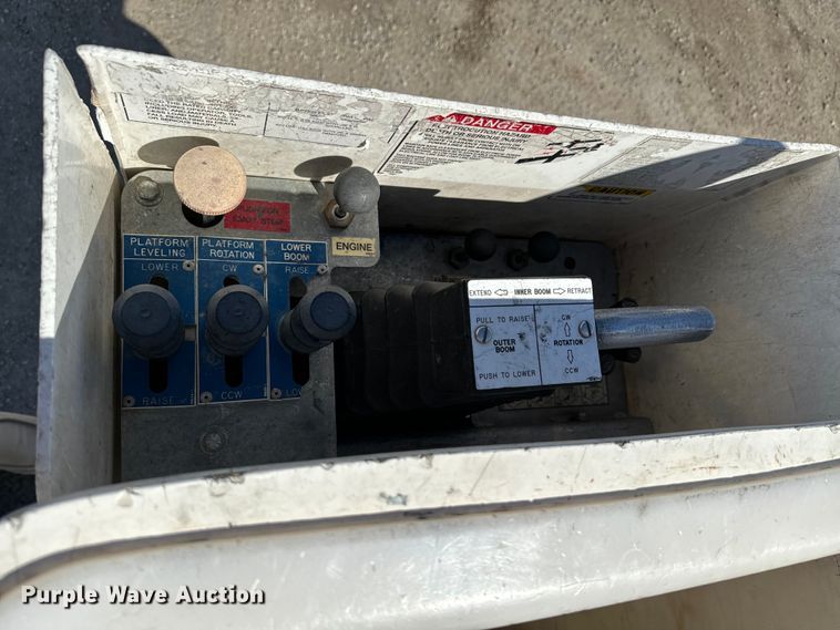 image for item OJ9662 2008 Dodge Ram 5500HD bucket truck