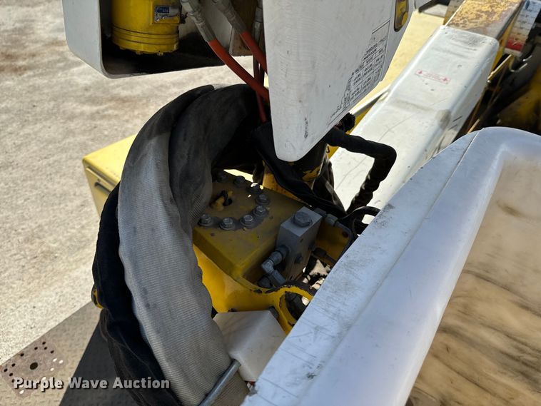 image for item OJ9662 2008 Dodge Ram 5500HD bucket truck