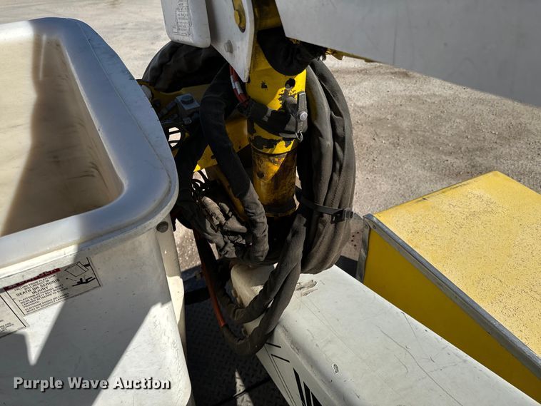 image for item OJ9662 2008 Dodge Ram 5500HD bucket truck