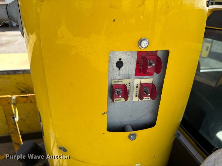 image for item OJ9662 2008 Dodge Ram 5500HD bucket truck