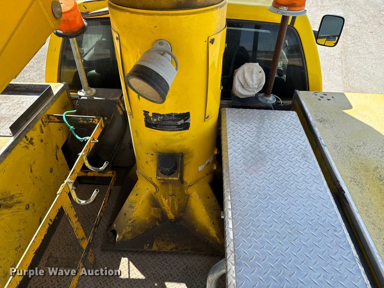 image for item OJ9662 2008 Dodge Ram 5500HD bucket truck