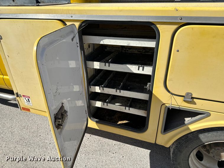 image for item OJ9662 2008 Dodge Ram 5500HD bucket truck