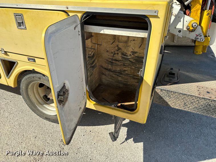 image for item OJ9662 2008 Dodge Ram 5500HD bucket truck