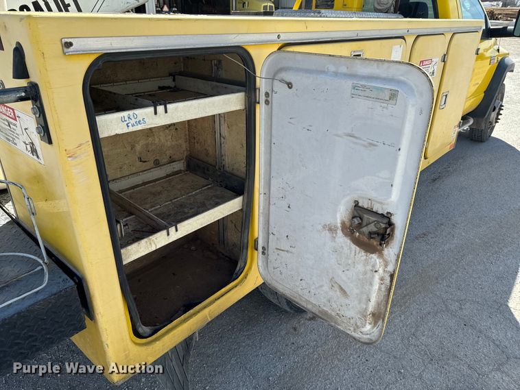 image for item OJ9662 2008 Dodge Ram 5500HD bucket truck