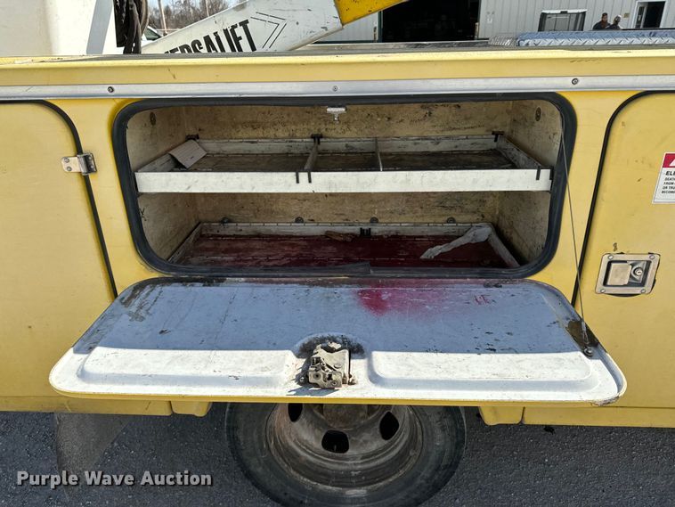 image for item OJ9662 2008 Dodge Ram 5500HD bucket truck