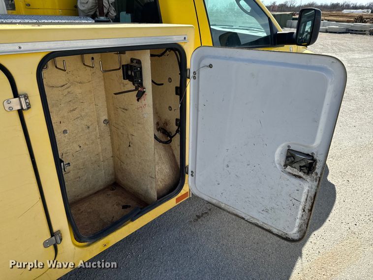 image for item OJ9662 2008 Dodge Ram 5500HD bucket truck