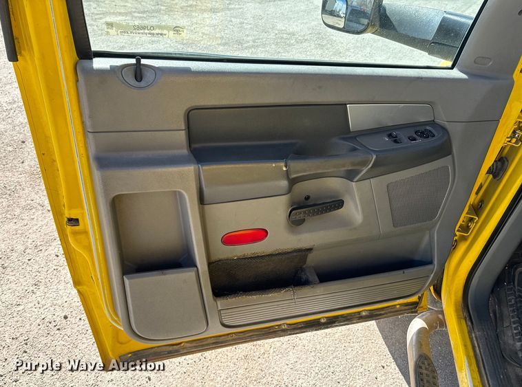 image for item OJ9662 2008 Dodge Ram 5500HD bucket truck