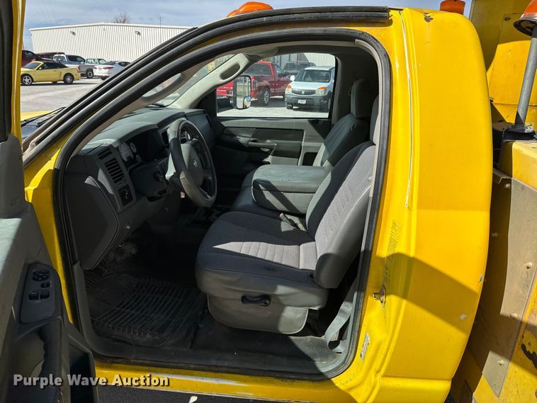 image for item OJ9662 2008 Dodge Ram 5500HD bucket truck