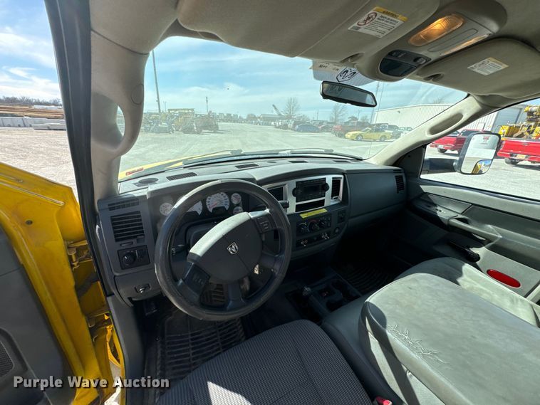 image for item OJ9662 2008 Dodge Ram 5500HD bucket truck