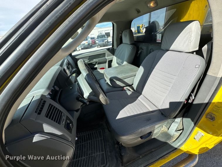 image for item OJ9662 2008 Dodge Ram 5500HD bucket truck