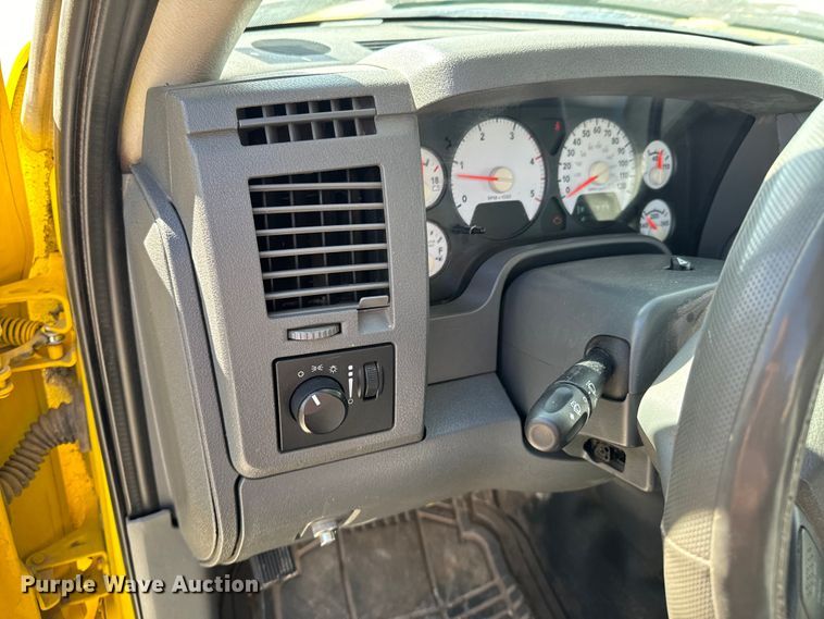 image for item OJ9662 2008 Dodge Ram 5500HD bucket truck