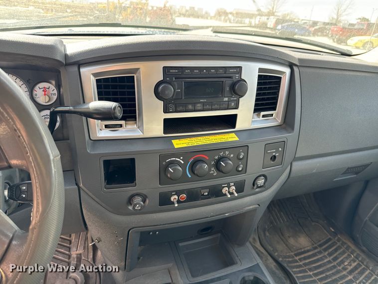 image for item OJ9662 2008 Dodge Ram 5500HD bucket truck