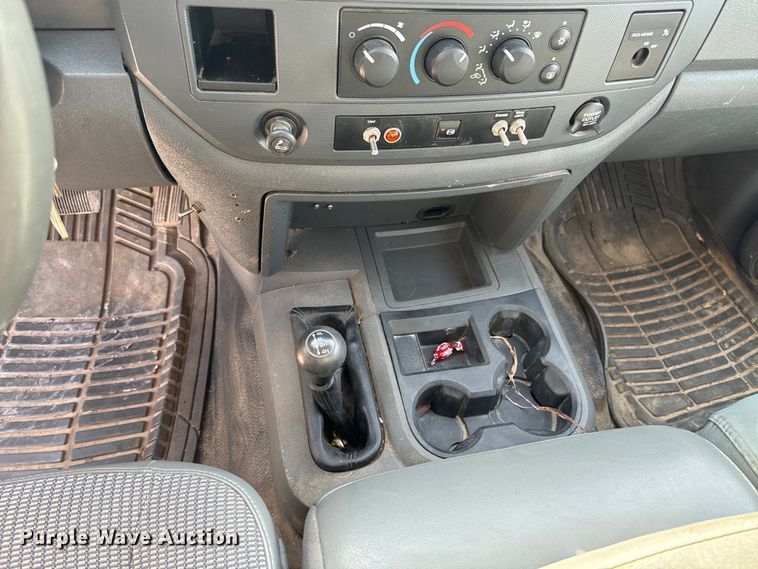 image for item OJ9662 2008 Dodge Ram 5500HD bucket truck