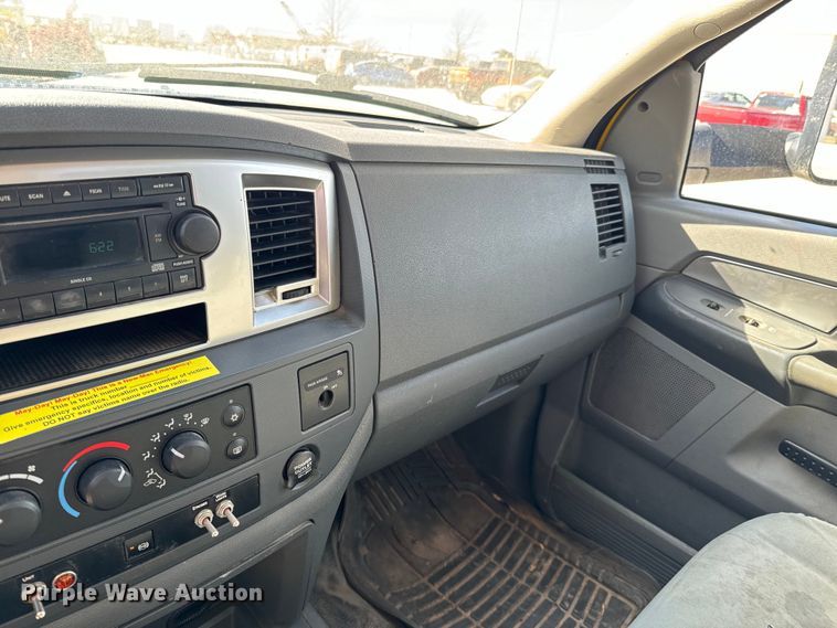 image for item OJ9662 2008 Dodge Ram 5500HD bucket truck