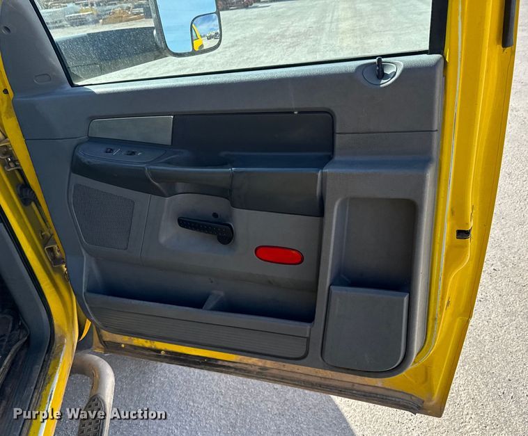 image for item OJ9662 2008 Dodge Ram 5500HD bucket truck