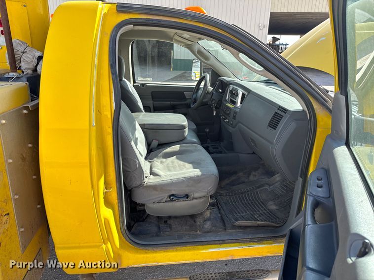 image for item OJ9662 2008 Dodge Ram 5500HD bucket truck