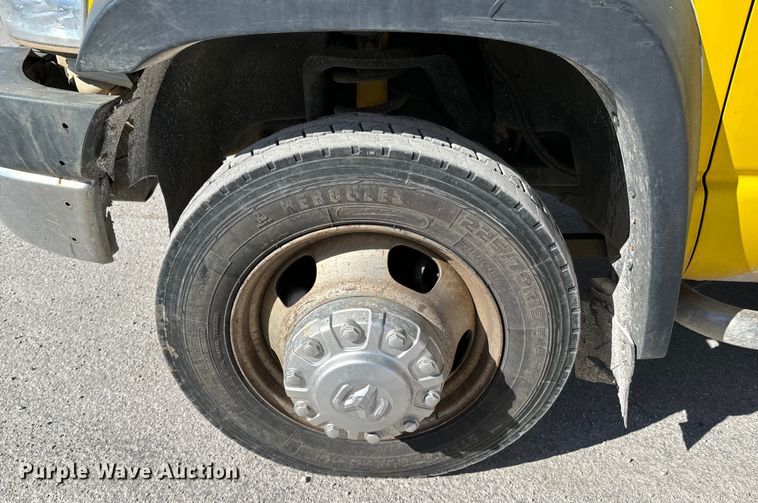 image for item OJ9662 2008 Dodge Ram 5500HD bucket truck