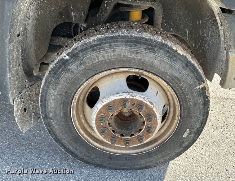 image for item OJ9662 2008 Dodge Ram 5500HD bucket truck