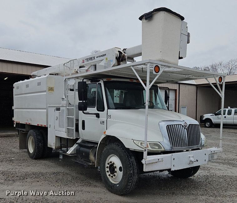 image for item OK9817 2005 International  4300 forestry bucket truck