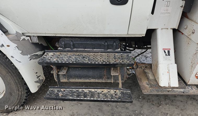 image for item OK9817 2005 International  4300 forestry bucket truck