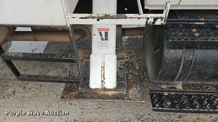 image for item OK9817 2005 International  4300 forestry bucket truck