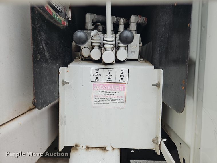 image for item OK9817 2005 International  4300 forestry bucket truck