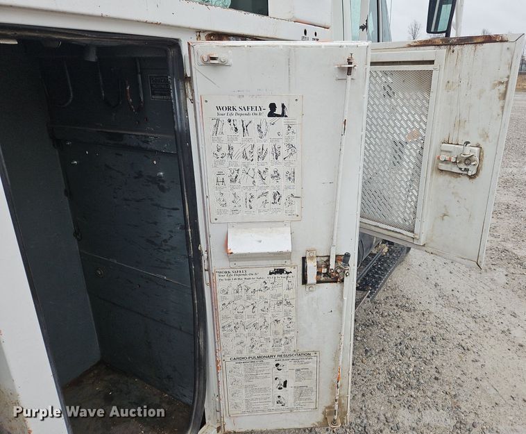 image for item OK9817 2005 International  4300 forestry bucket truck