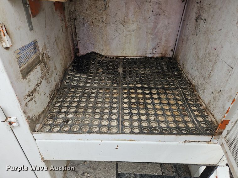 image for item OK9817 2005 International  4300 forestry bucket truck