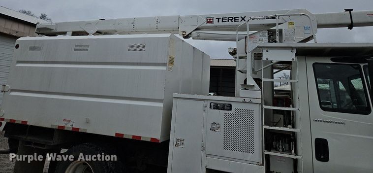 image for item OK9817 2005 International  4300 forestry bucket truck