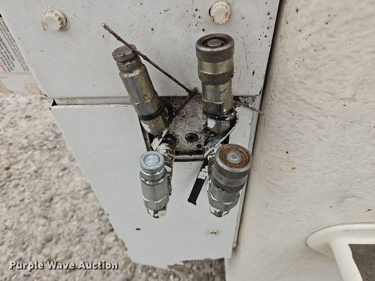 image for item OK9817 2005 International  4300 forestry bucket truck