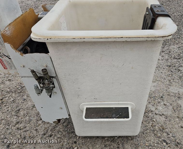 image for item OK9817 2005 International  4300 forestry bucket truck