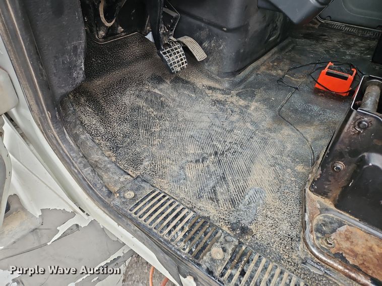 image for item OK9817 2005 International  4300 forestry bucket truck